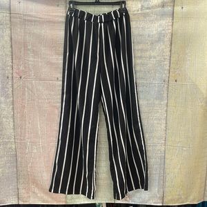 - Good used condition Woman’s SHEIN pants. Size Medium.